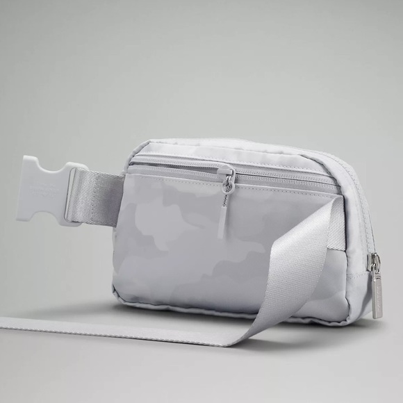 ❤️🧡💛Everywhere belt bag💜💚💙 - Picture 2 of 4